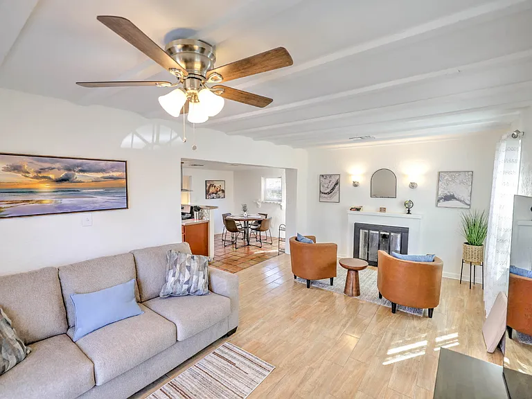 2805 E Lee St — Photo 12