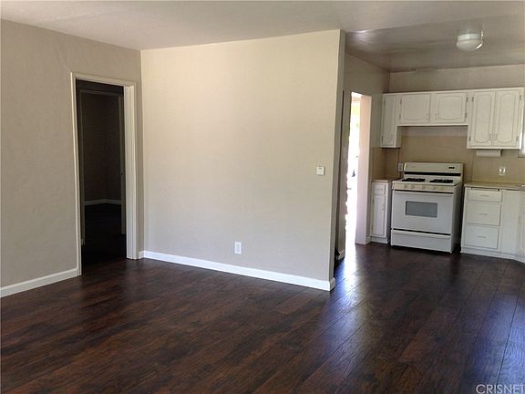 Entryway to hallway and kitchen
