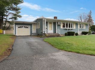 2 Standish Rd, Lynnfield, MA 01940