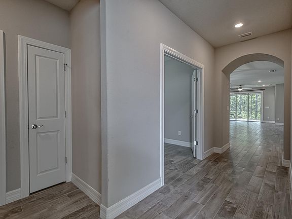 3rd image of 68 Broadhaven Dr