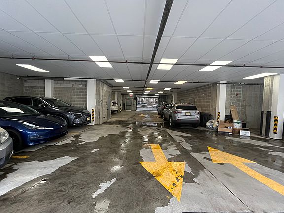 2nd image of 276 Duncan Ave #14