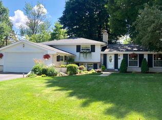 2245 W Skyline Rd, Glendale, WI 53209