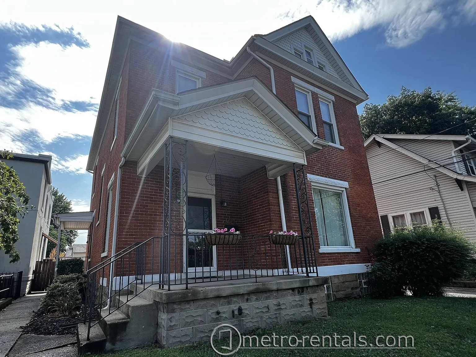 3 bed, 1.5 bath, 2050 sqft, $1,950 — Photo 2