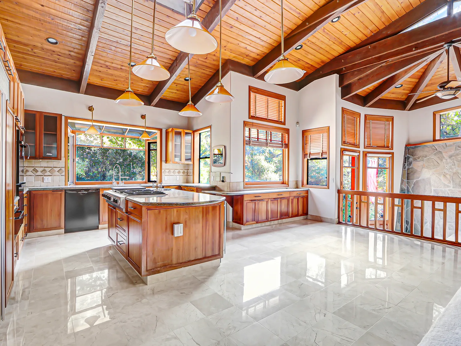 4 bed, 4.5 bath, 3500 sqft, $4,900 — Photo 3