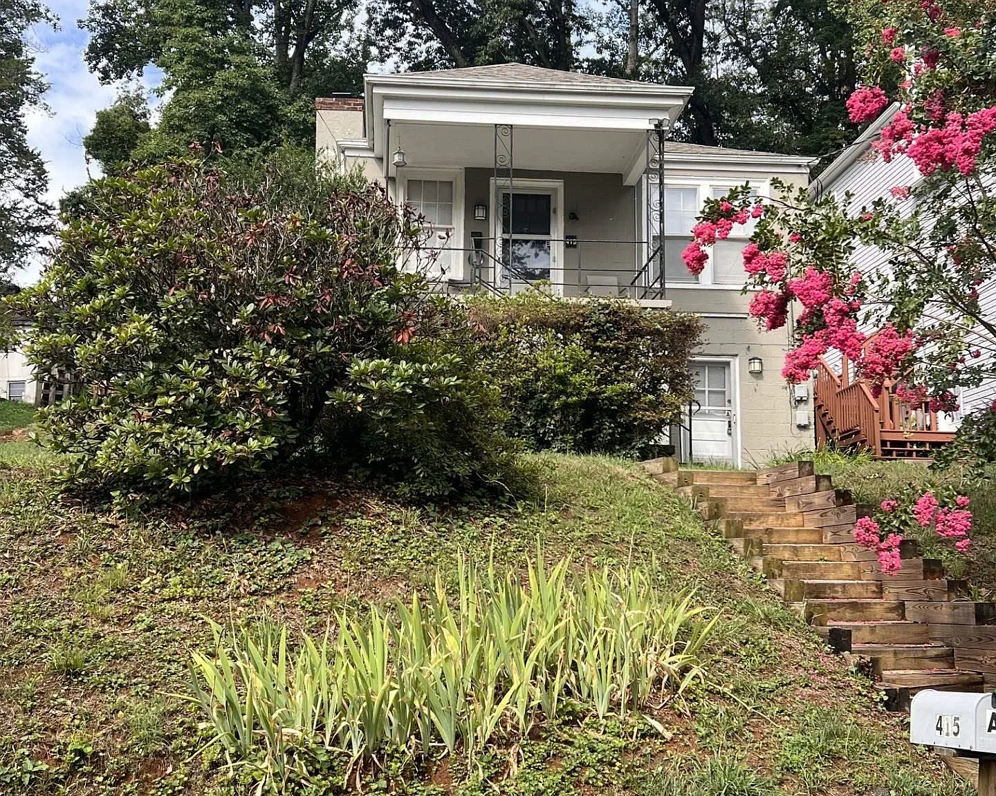 2 bed, 1.0 bath, 837 sqft, $1,650 — Photo 1