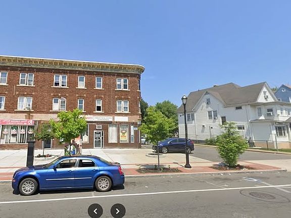 4th image of 1136 Albany Ave