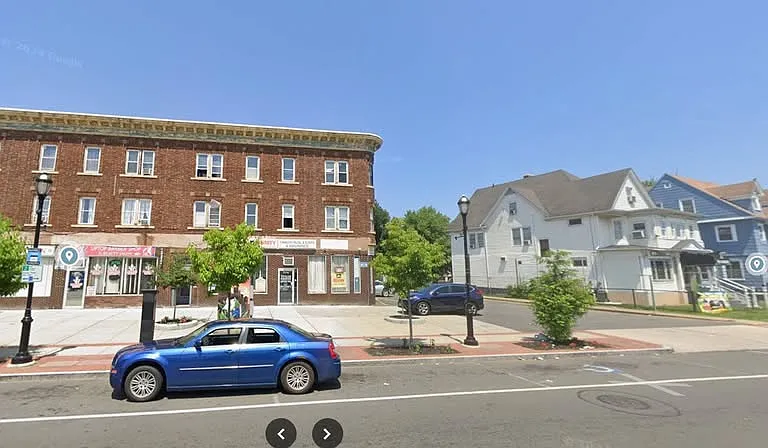 1136 Albany Ave — Photo 3