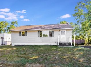 17 Paul Dr, Succasunna, NJ 07876