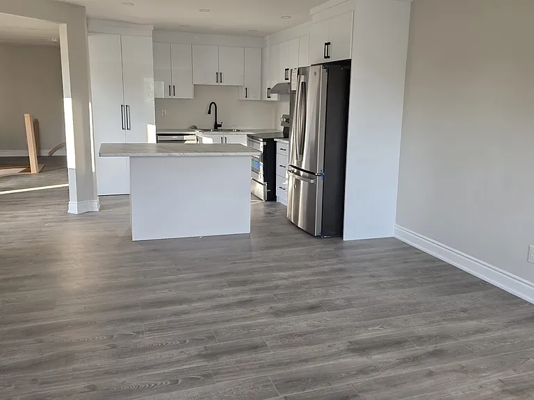 420 Winfield Ter #UPPER FLOOR — Photo 4