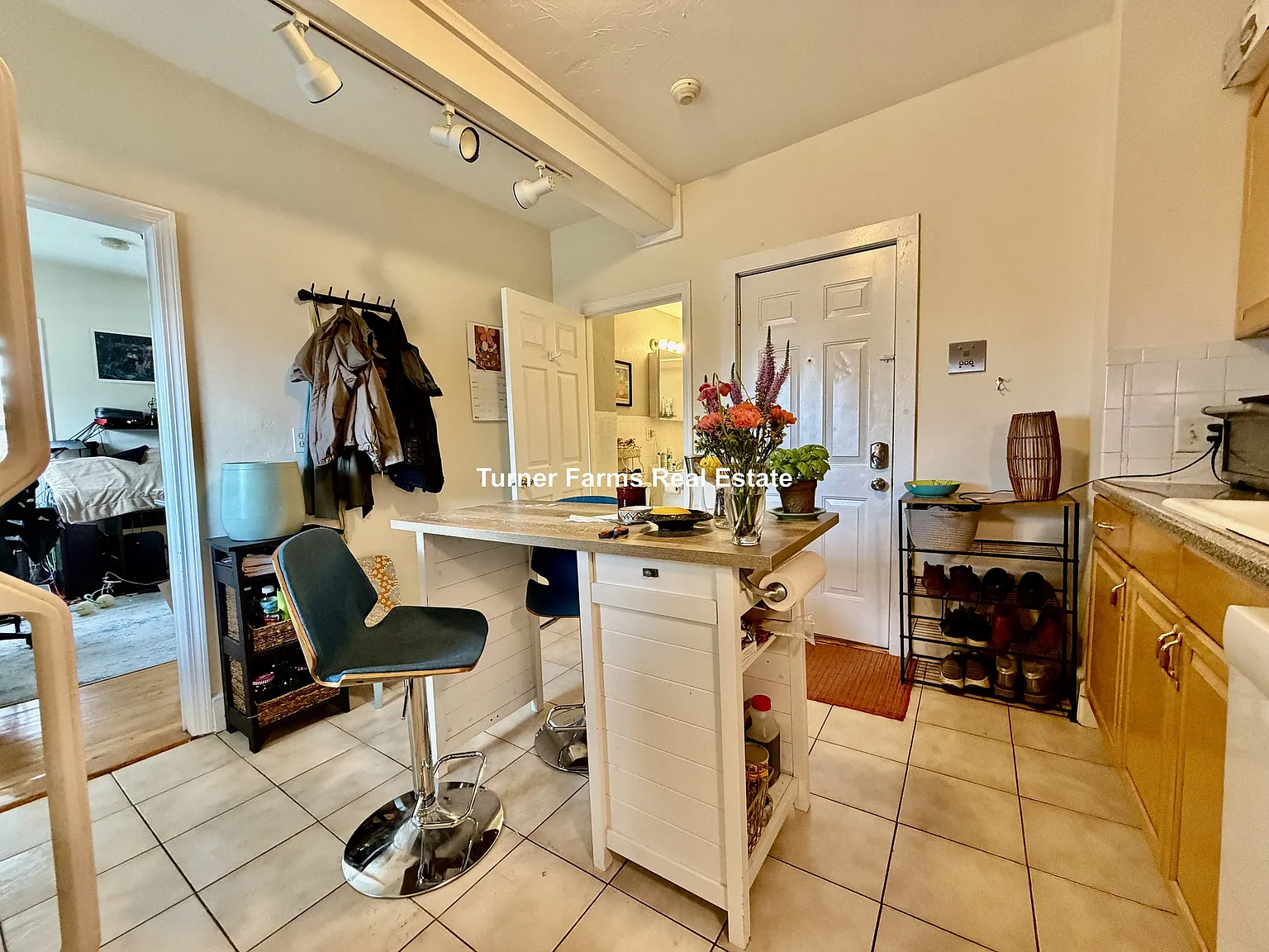 2 bed, 9999 sqft, $3,200 — Photo 4