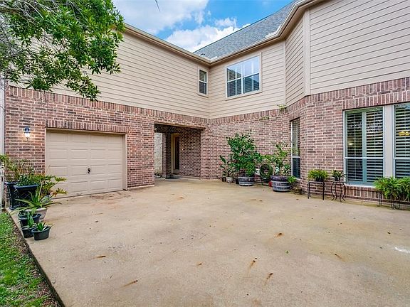 3rd image of 3221 Duchess Park Ln