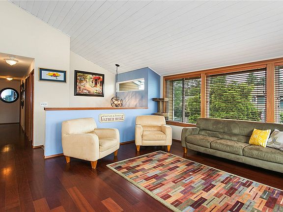 3rd image of 9910 Lakemont Ave