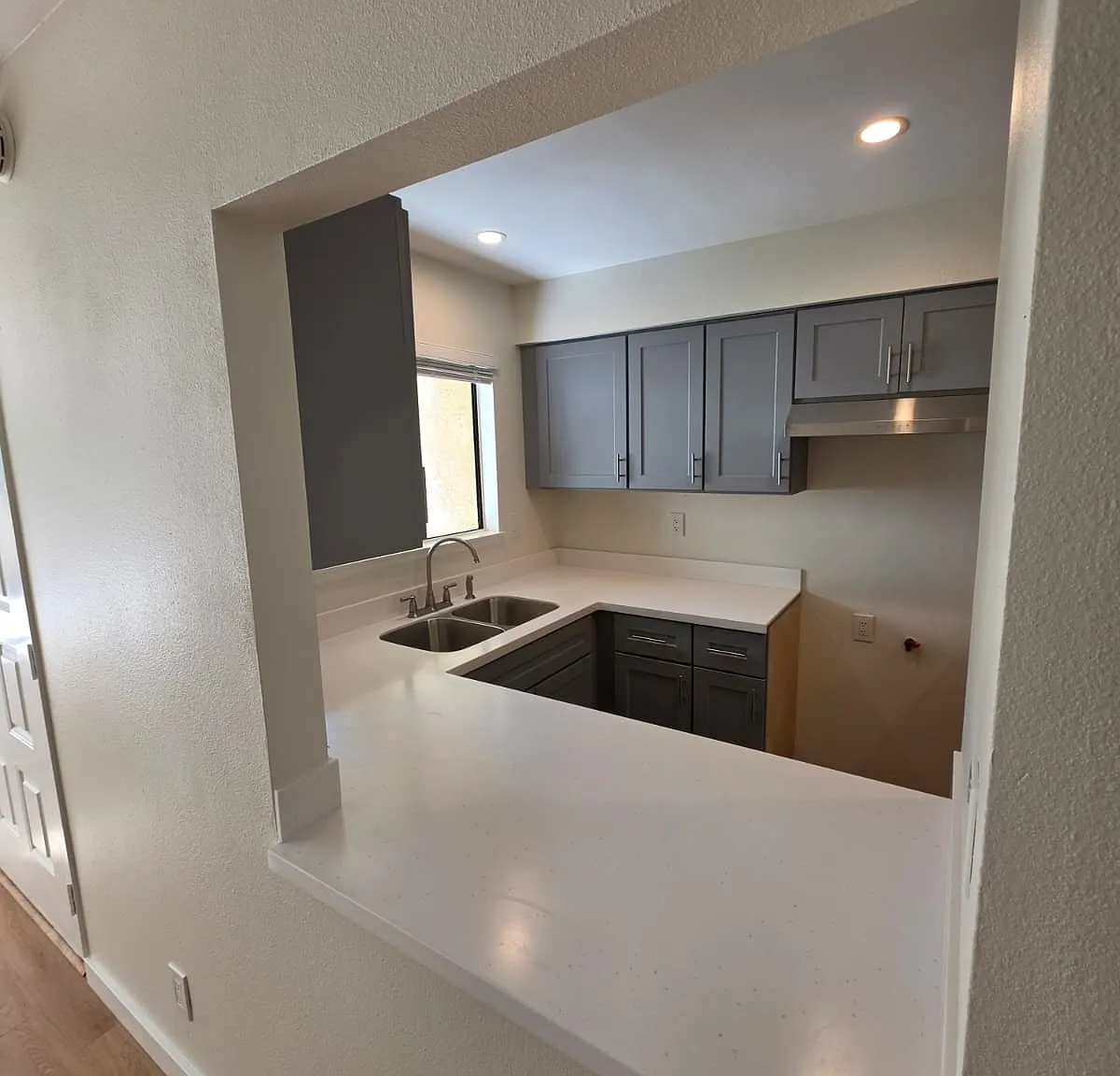 3 bed, 1.5 bath, 1334 sqft, $3,750 — Photo 3