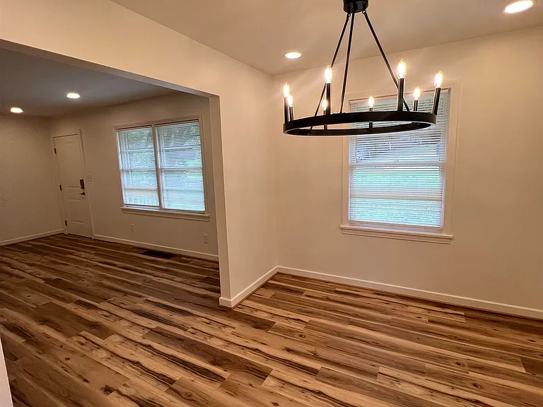 252 Westwood Dr — Photo 3