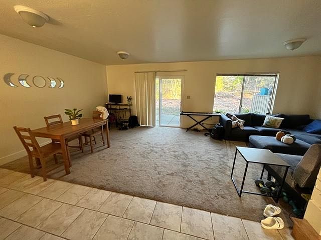 2nd image of 851 Macarthur Ave