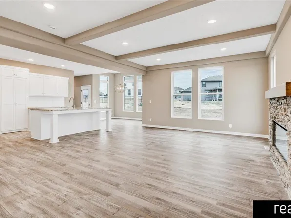 7557 Swallowtail Dr, Papillion, NE 68046