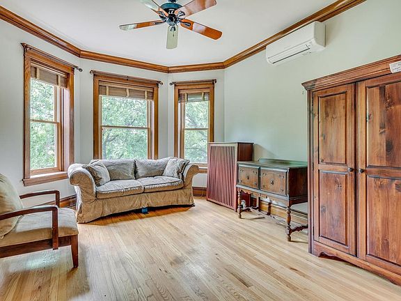 4th image of 4248 N Winchester Ave