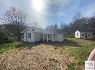 590 Sunnycrest Dr, Martinsville, VA 24112