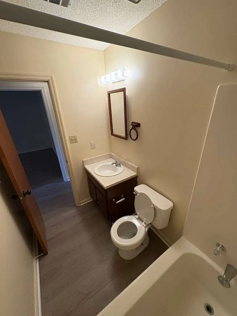 2 bed, 1680 sqft, $1,100 — Photo 2
