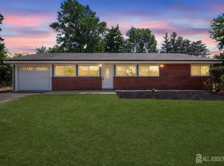 12 Dillon Rd, Kendall Park, NJ 08824