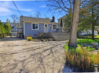 46 Beach Rd, Laurel, NY 11948