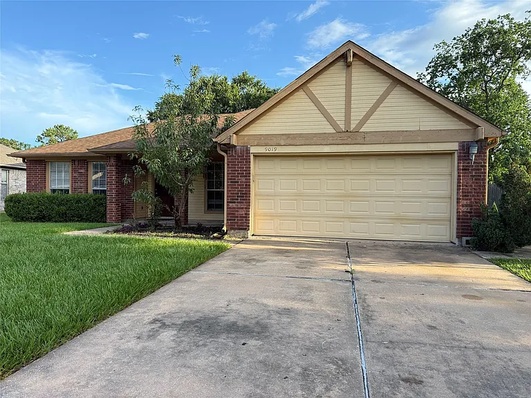 9019 Autumnsong Dr — Photo 1
