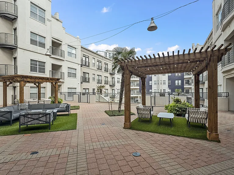 5 Mockingbird Apartments — Photo 30