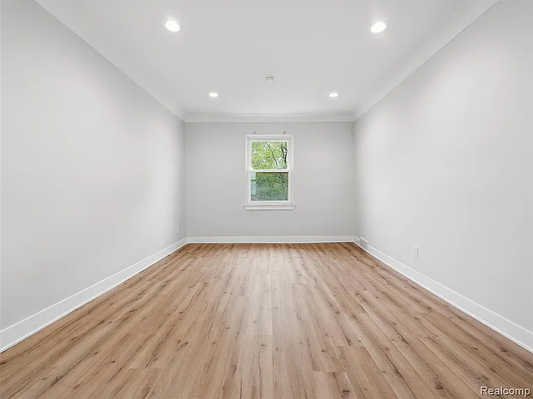 146 E Hazelhurst St #6 — Photo 6