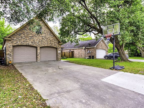 2nd image of 921 McArthur Dr