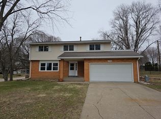 2606 E 38th St, Davenport, IA 52807