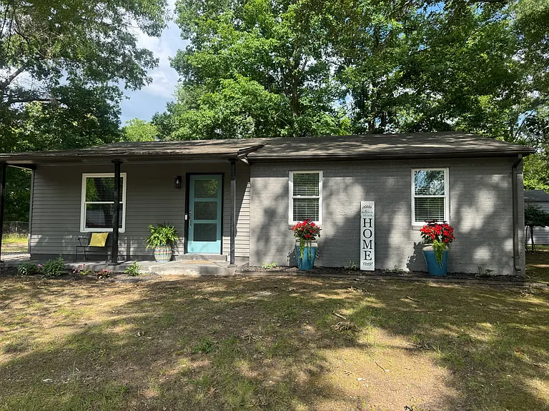 4701 Lucinda Ln — Photo 1