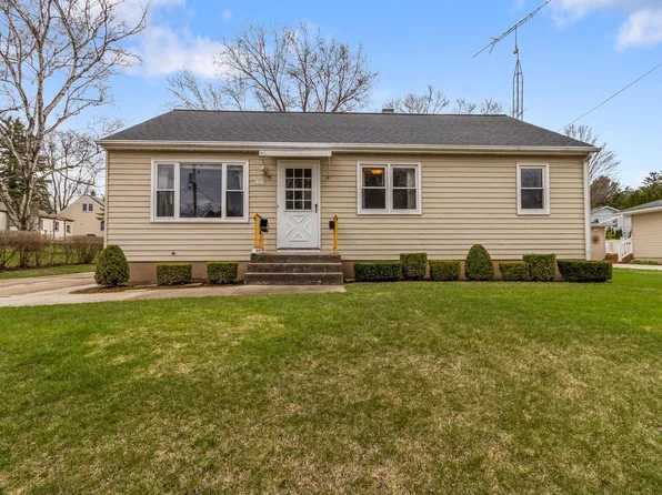 1319 Balsam PLACE, West Bend, WI 53095