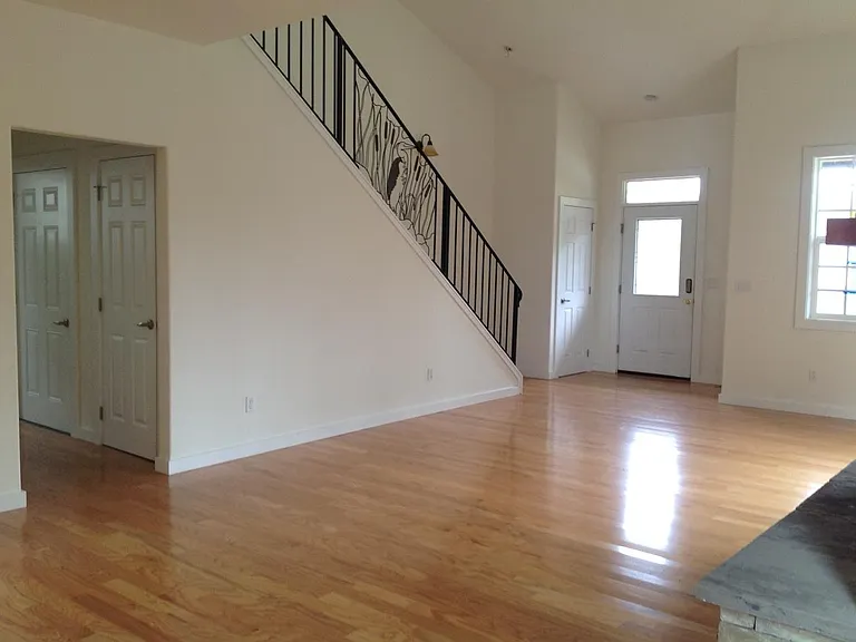 1240 Queen St — Photo 5