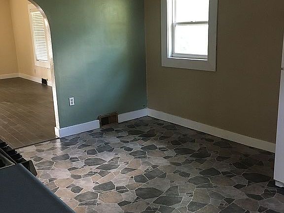 Kitchen Eat-In Area