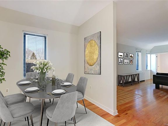 4th image of 100 Chateau Ln APT 17