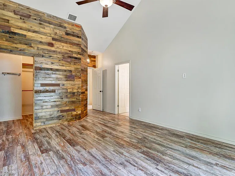 203 Dunkeld Dr — Photo 21