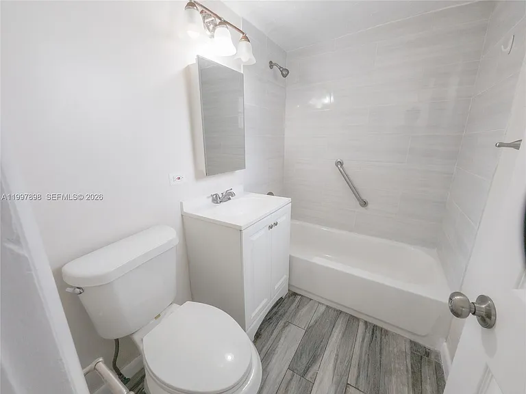 1610 NW North River Dr #204 — Photo 7