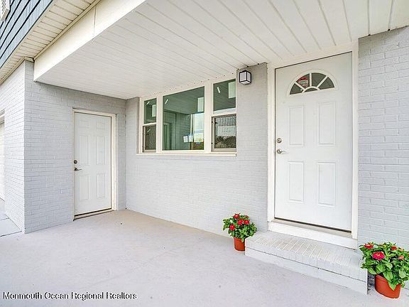 2nd image of 385 Costa Mesa Dr