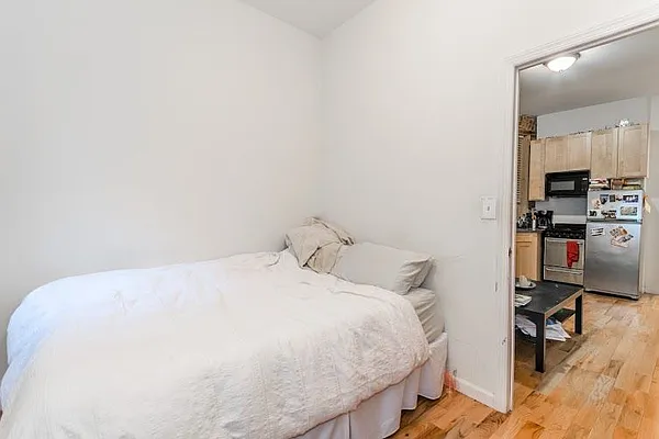 Rented by Gioia Realty | media 13