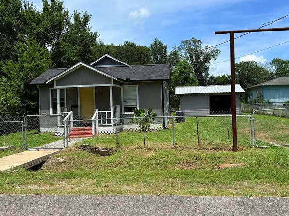 2302 6th St, Orange, TX 77630