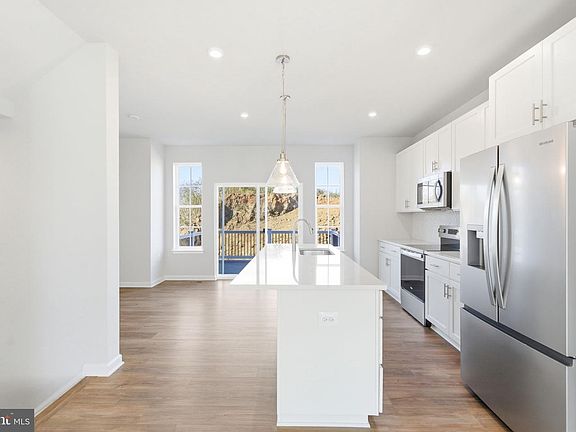 5th image of 206 Monteith Dr