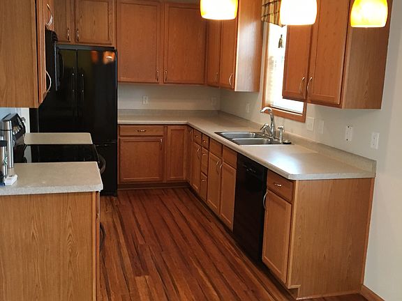Eat-in kitchen