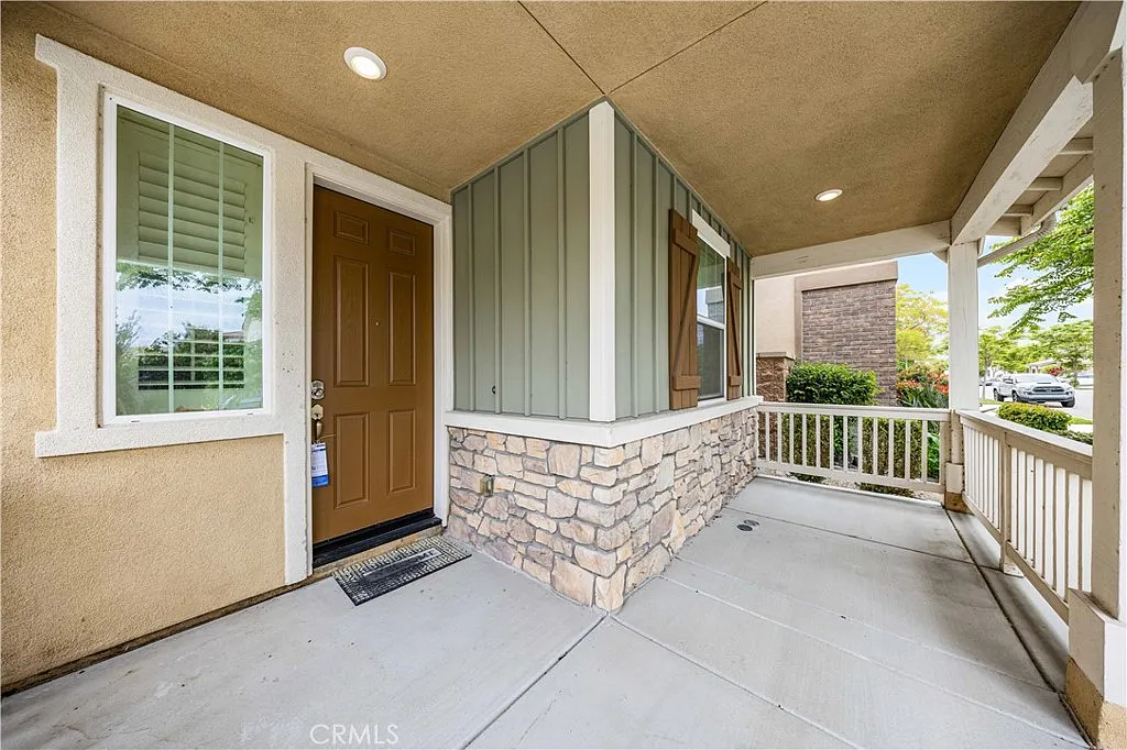 4 bed, 3.5 bath, 2684 sqft, $3,600 — Photo 2