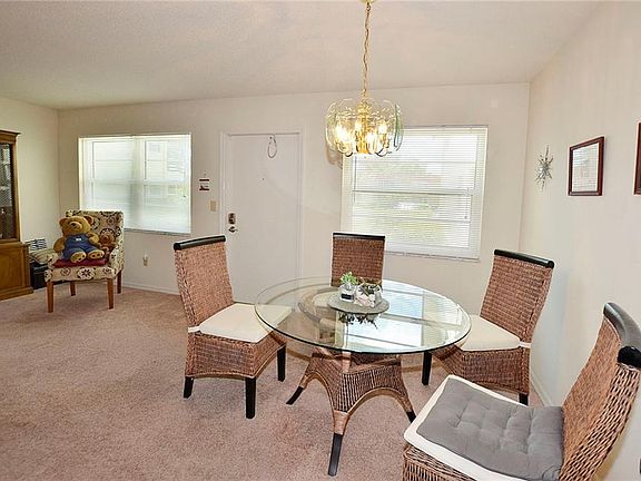 3rd image of 12 Vista Palm Ln