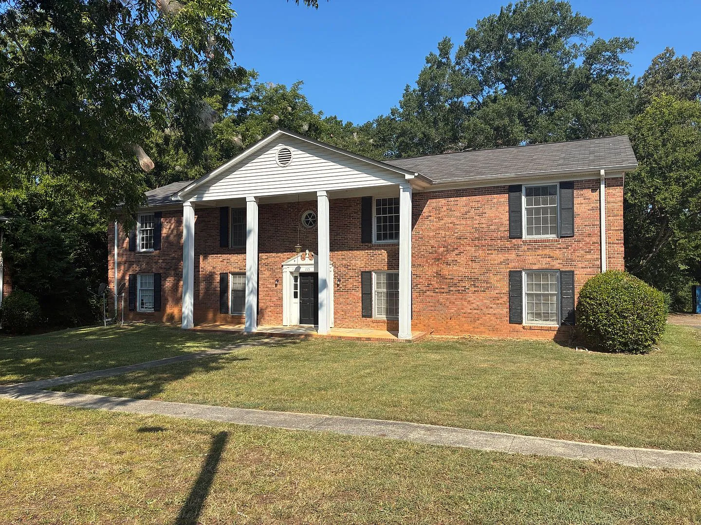 Carriage Hill Apartments — Photo 4