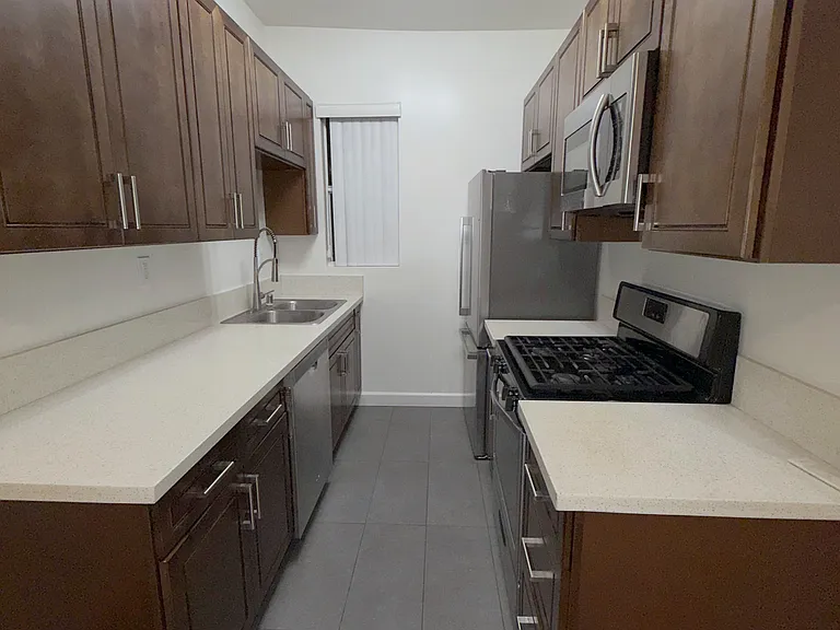 2345 Lincoln Park — Photo 22