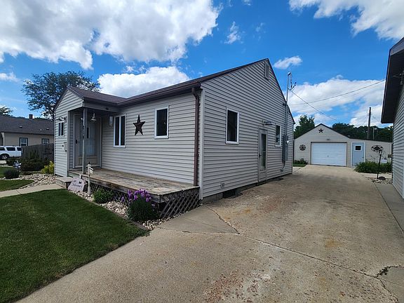 2nd image of 819 2nd St SW