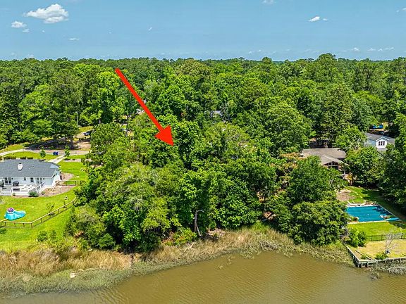 2nd image of 6076 Overlook Rd