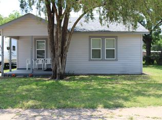 1205 N 8th St, Ballinger, TX 76821