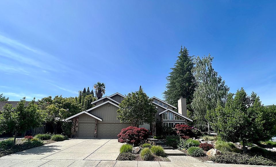 2nd image of 12 Meadowlark Ct